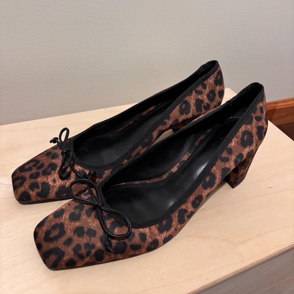 Leopard Print Block Heel Pumps with Bow - Picture 2 of 4